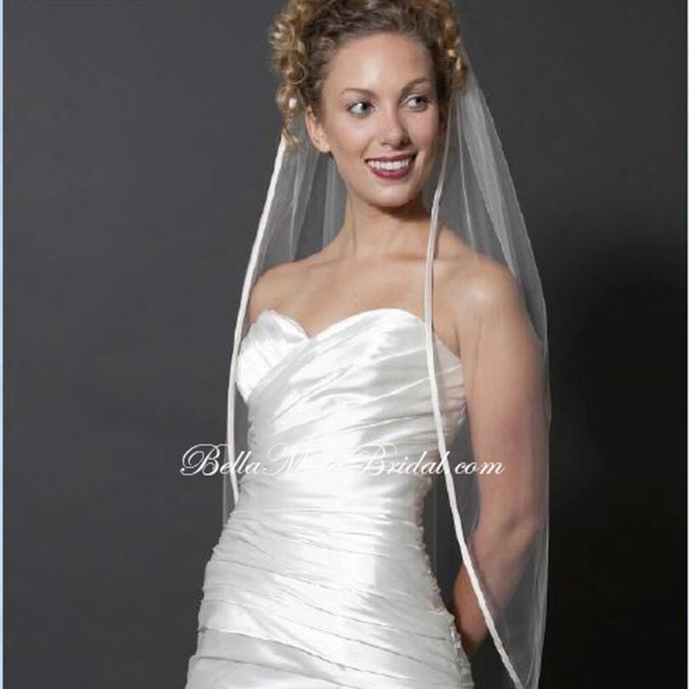 Ivory Bridal Veil, Fingertip length, Ribbon edge